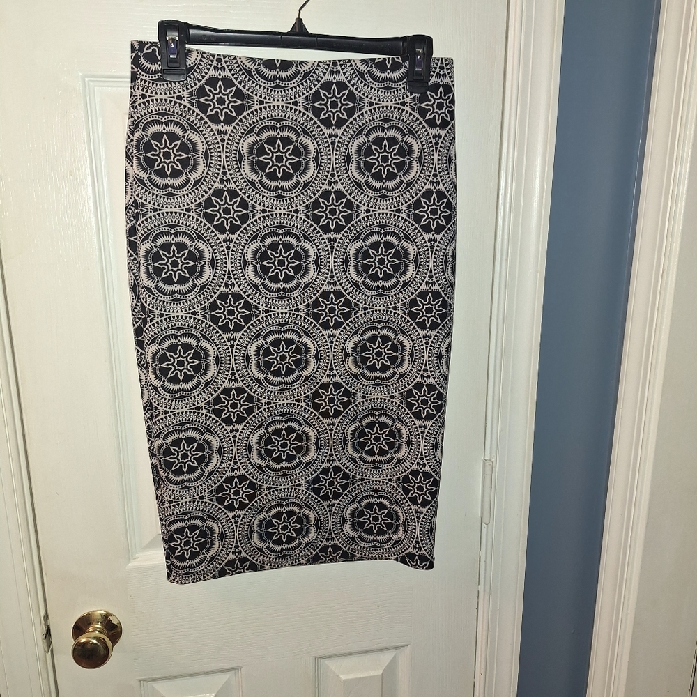 Hot Gal Black and White Geometric Pencil Skirt**